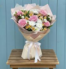 Букет цветов из:  Гвоздики, Орхидеи и Розы в Мисирево