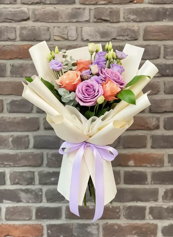 Букет цветов из: Лизиантусы и Розы в Мисирево