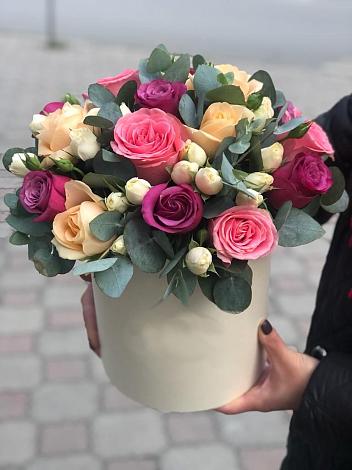 Цветочная композиция из Розы в шляпной коробке в Мисирево