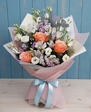 Букет цветов из:  Лизиантусы, Розы, Альстромерии и Гипсофила в Мисирево