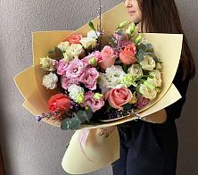 Букет цветов из:  Розы, Лизиантусы и Гвоздики #REPLACE_PRED# Мисирево