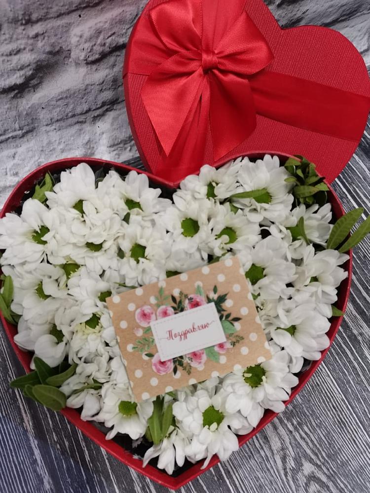 Цветочная композиция из Хризантемы в виде сердца в Мисирево