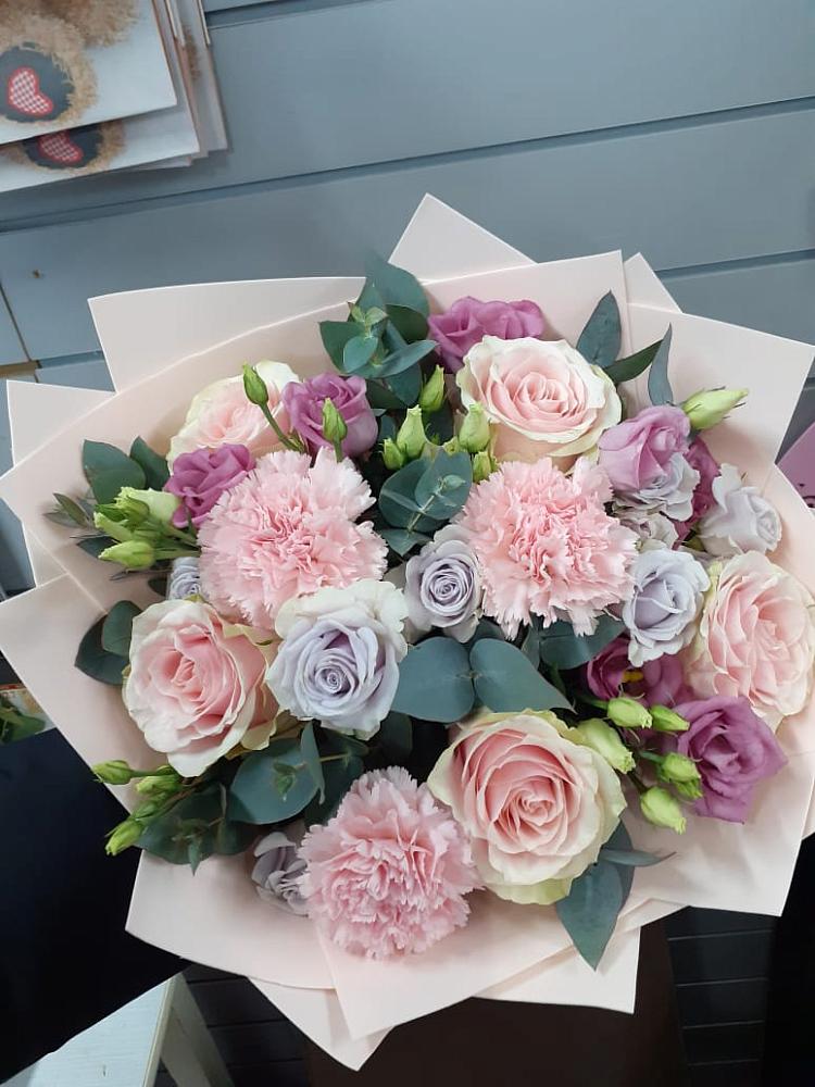 Букет цветов из: Розы, Гвоздики и Лизиантусы в Мисирево