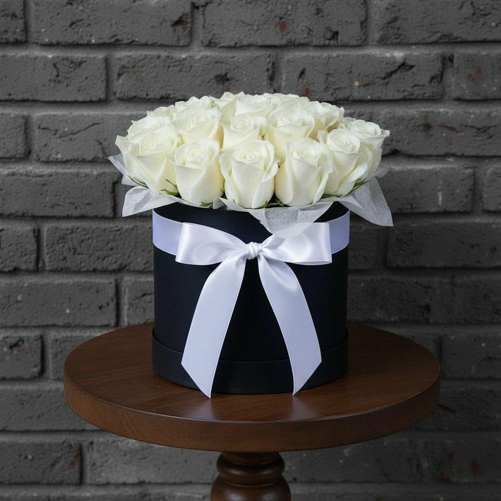 Цветочная композиция из Розы в шляпной коробке в Мисирево