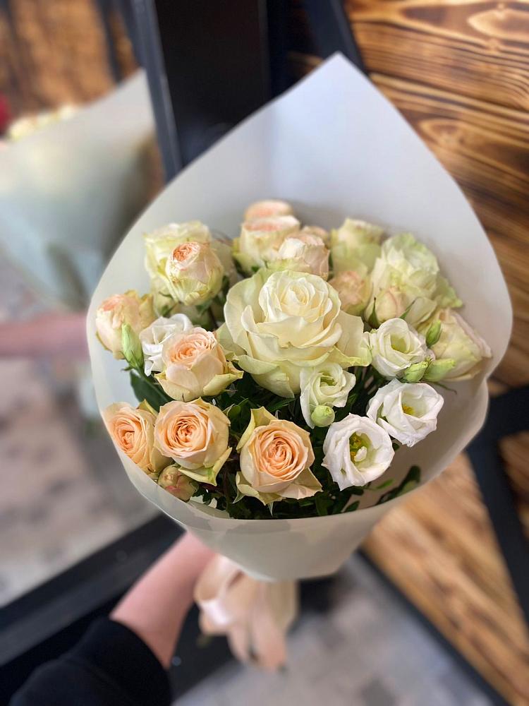 Букет цветов из: Розы и Лизиантусы в Мисирево